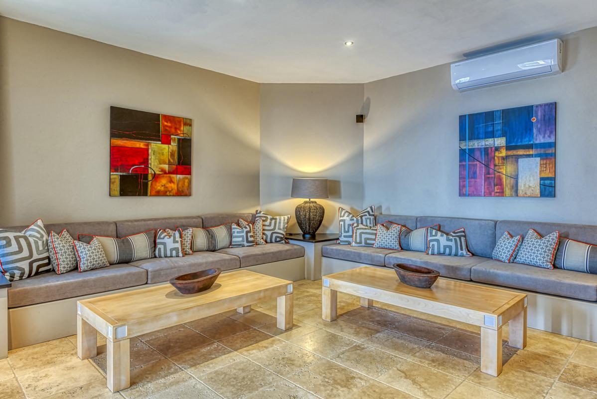 19-PetitePlage5-MediaRoom_A louer villa Grand Case Saint Martin